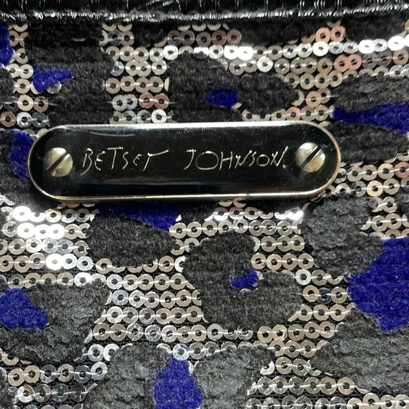 Betsey Johnson Zip Clutch - Picture 1 of 8
